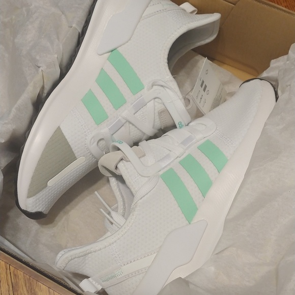 ✨Adidas kicks✨ - Picture 7 of 8